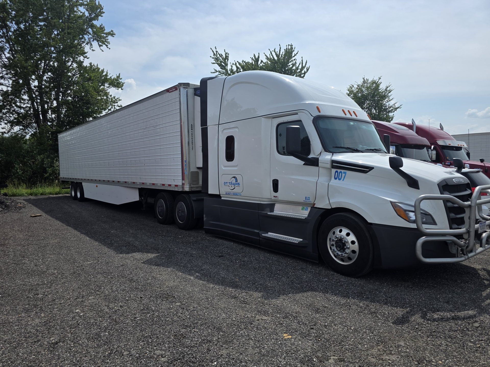 DT Trans LLC Western Star 49X refrigerated tractor-trailer, side profile