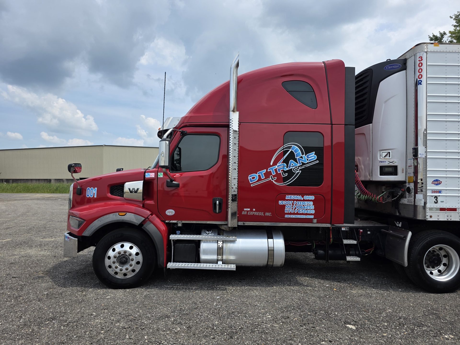 DT Trans LLC Freightliner Cascadia with reefer trailer, full length view