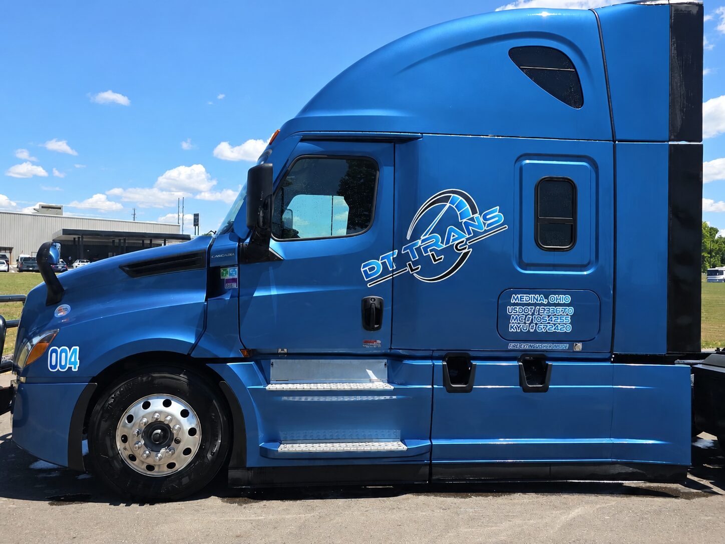 DT Trans LLC Freightliner Cascadia refrigerated tractor, unit 004, side profile